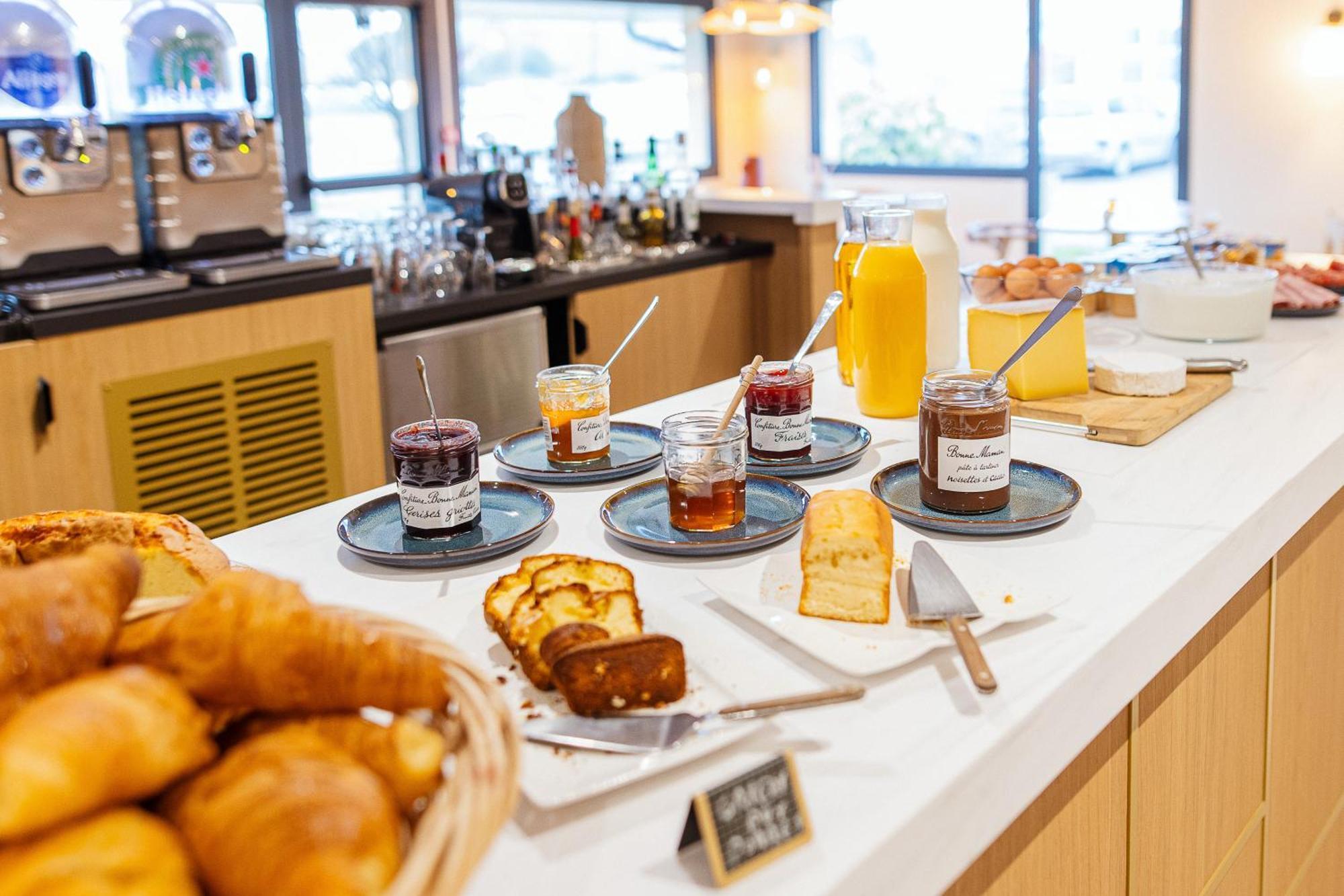 Hotel Bhoma Troyes La Chapelle-Saint-Luc Ngoại thất bức ảnh